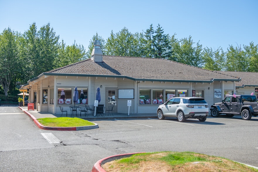 More Photos Of 1420 NW Gilman Blvd, Issaquah General Retail For Lease