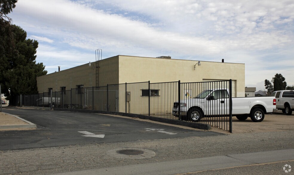 More Photos Of 15453 Cholame Rd, Victorville Warehouse For Lease