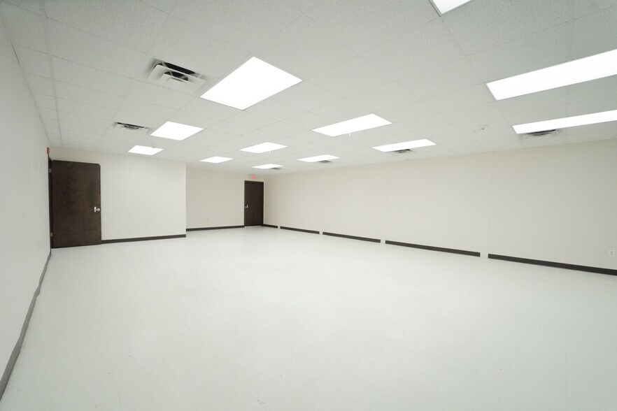 More Photos Of 402 E Guadalupe St, Victoria Freestanding For Sale