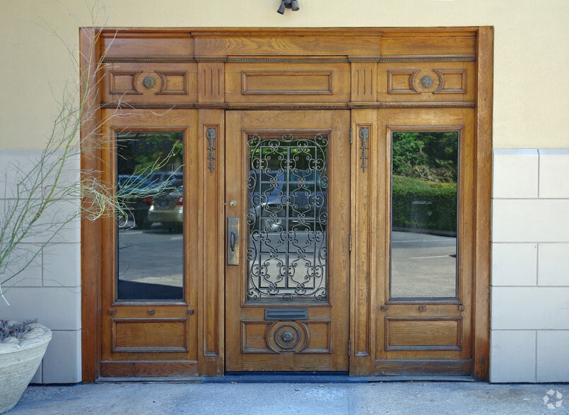 More Photos Of 1009 W 6th St, Austin Unknown For Lease