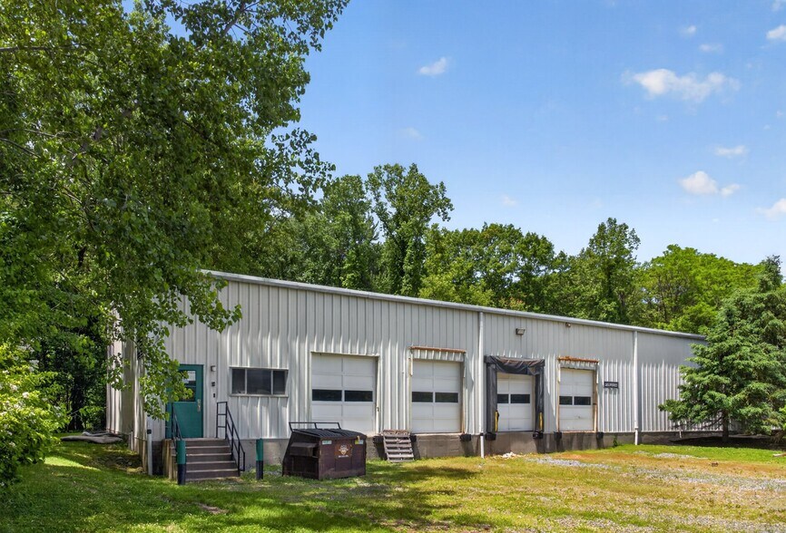 More Photos Of 87 Taft Ave, Newburgh Distribution For Sale