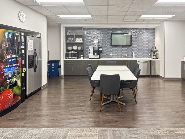 More Photos Of 1821 Walden Office Sq, Schaumburg Coworking Space