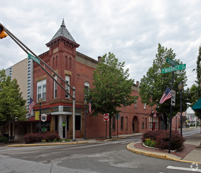 Primary Photo Of 201 W Market St, Bluffton Storefront Retail Residential For Lease