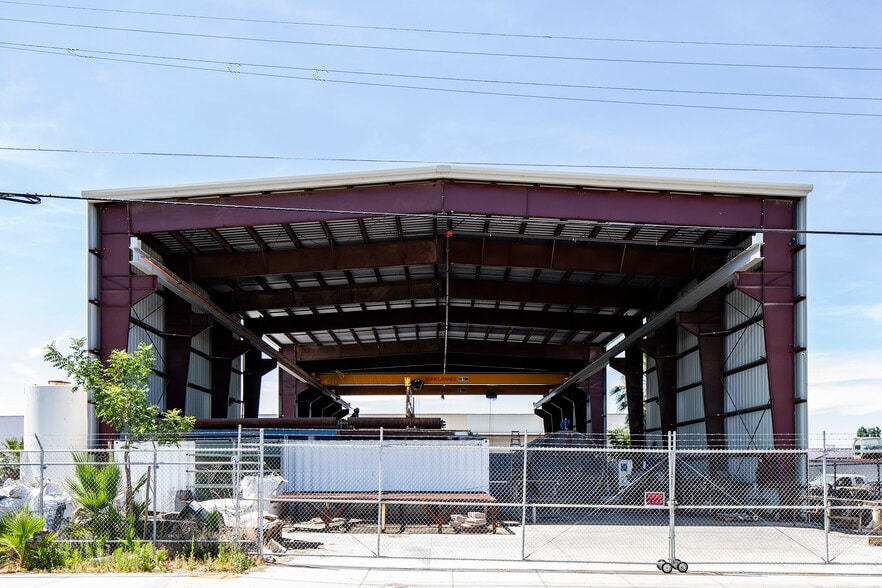More Photos Of 1300 32nd St, Bakersfield Warehouse For Sale