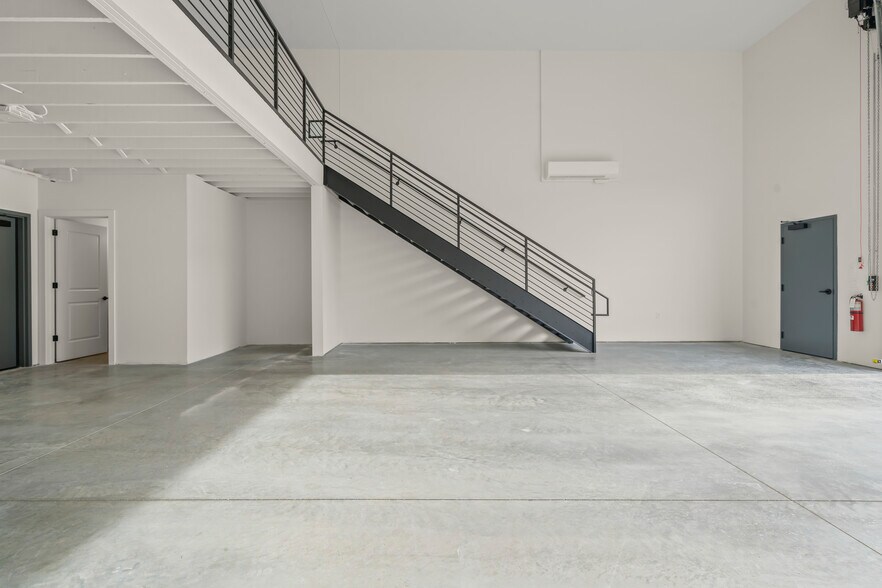 More Photos Of 4477 34th Ave, Cincinnati Self Storage For Sale