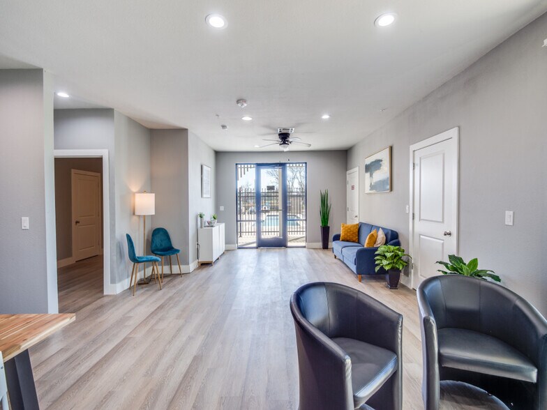 More Photos Of 1100 Us-90 Hwy W, Sealy Apartments For Sale