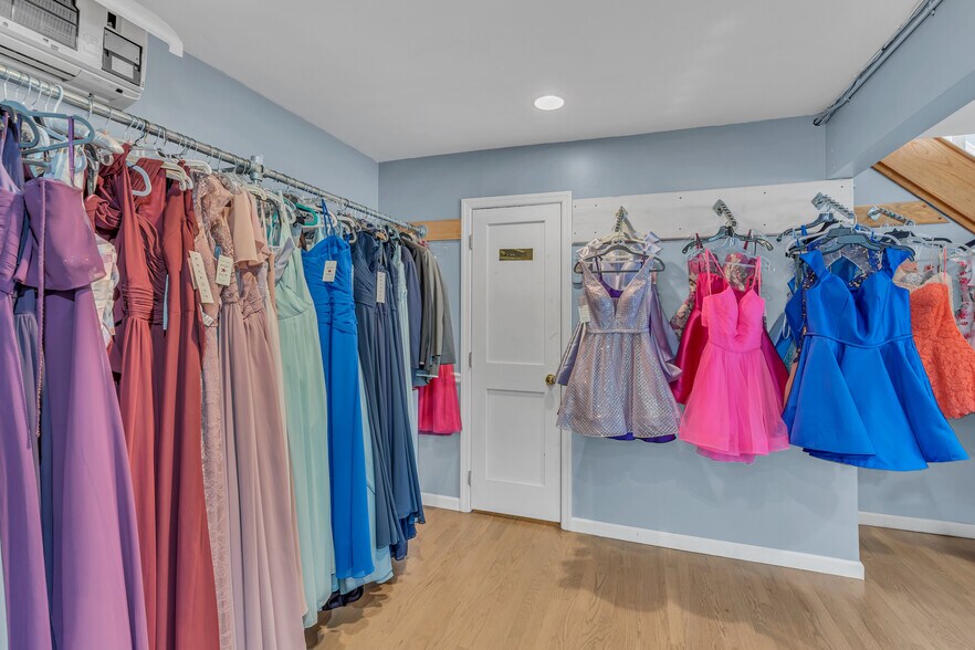 More Photos Of 141 Chambers Bridge Rd, Brick Storefront Retail Office For Sale