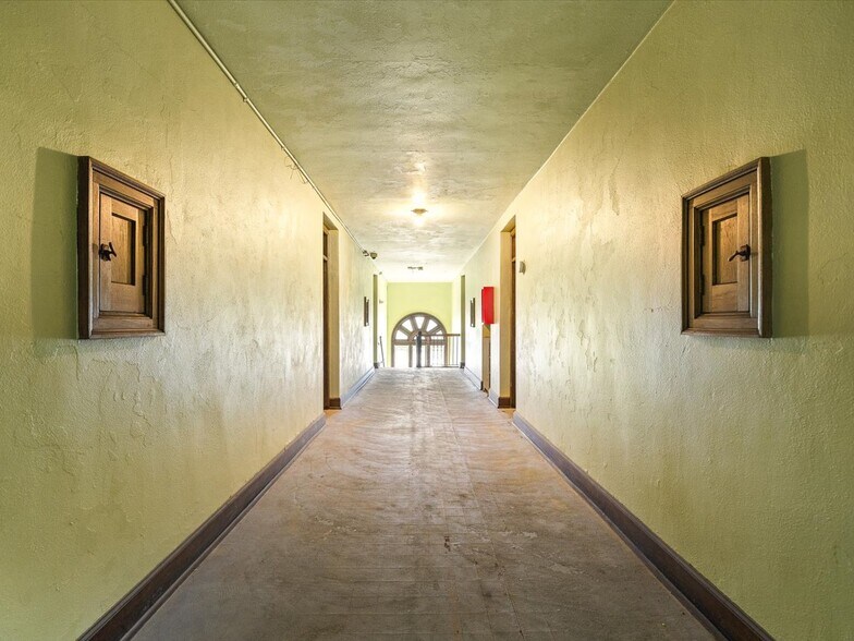 More Photos Of 204 S 6th St, Rockford Apartments For Sale