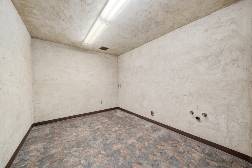 More Photos Of 3230 Riverside Ave, Paso Robles Manufacturing For Lease