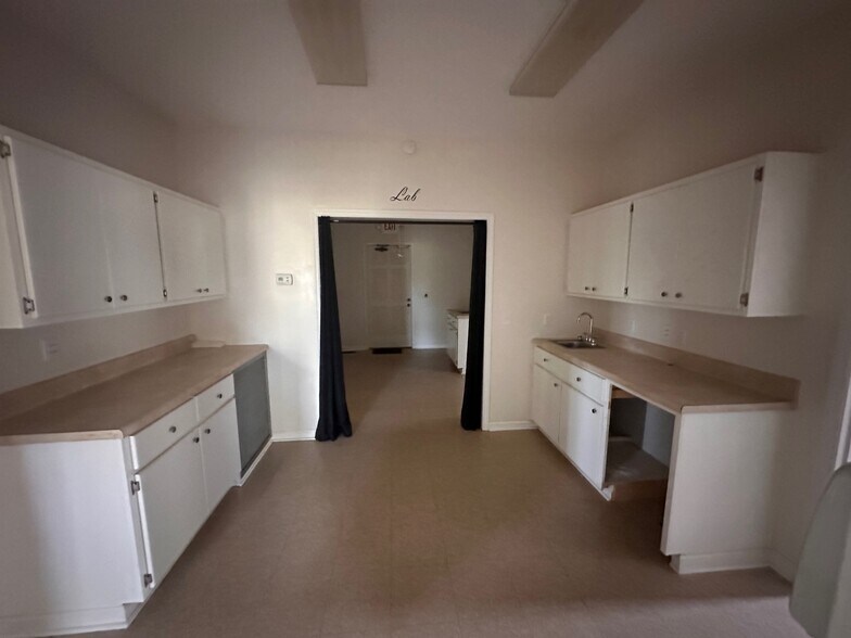 More Photos Of 416 E 3rd Ave, Cordele Medical For Sale