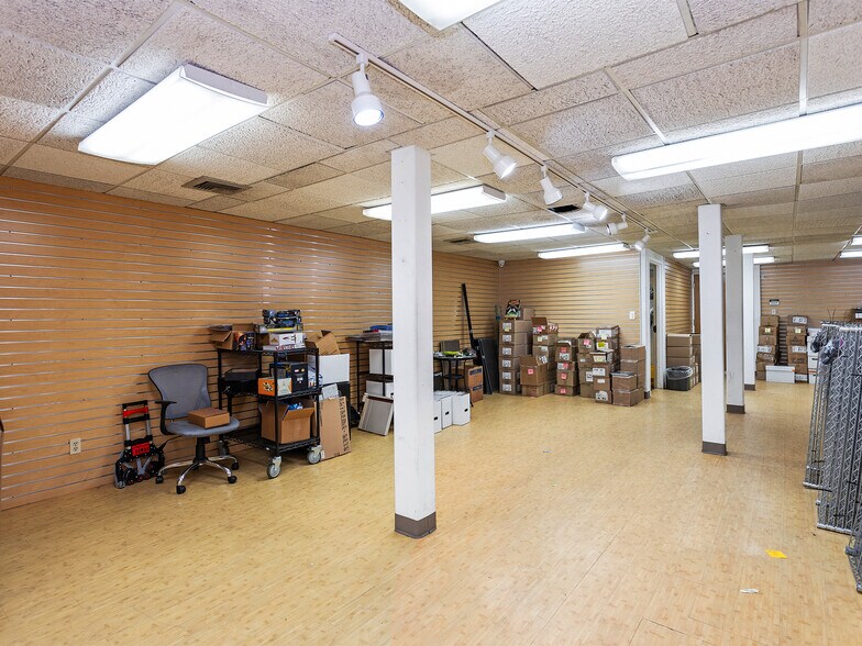 More Photos Of 4708-4710 W Magnolia Blvd., Burbank General Retail For Sale