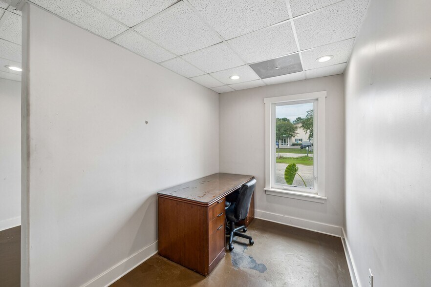 More Photos Of 1719 Signal Point Rd, Charleston Self Storage For Sale