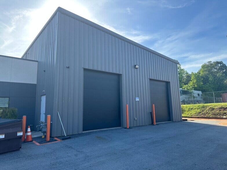 More Photos Of 264 Neely Ferry Rd, Simpsonville Light Distribution For Sale