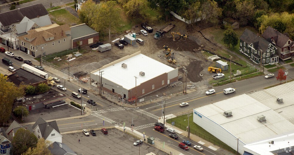 More Photos Of 2826 S Salina St, Syracuse Freestanding For Lease