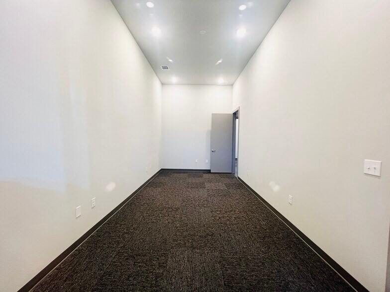 More Photos Of 525 Shiloh Rd, Plano Medical For Lease