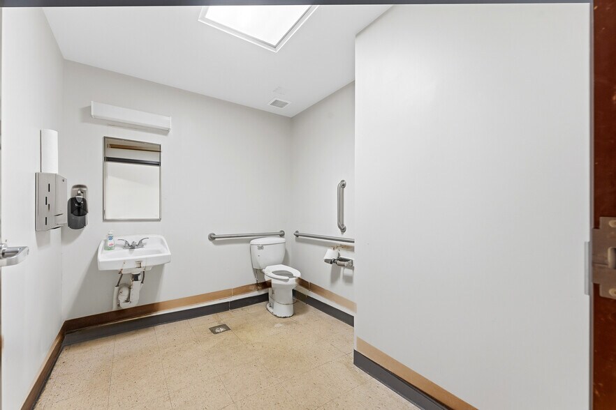 More Photos Of 161 Adena Ln, Clarksburg Office For Lease
