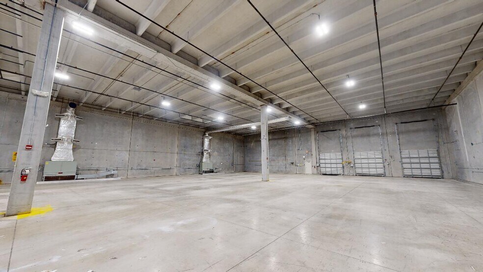 More Photos Of 14240 Palmetto Frontage Rd, Miami Lakes Warehouse For Lease