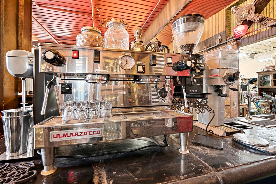 More Photos Of 103 S 6th St, Brownfield Restaurant For Sale