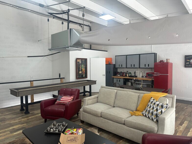 More Photos Of 18948 Tamiami Trl, Fort Myers Self Storage For Sale