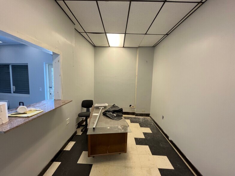 More Photos Of 1917 N Dixie Hwy, West Palm Beach General Retail For Sale