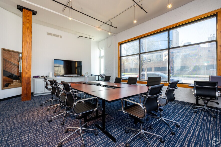 More Photos Of 400 Admiral Blvd, Kansas City Office For Sale