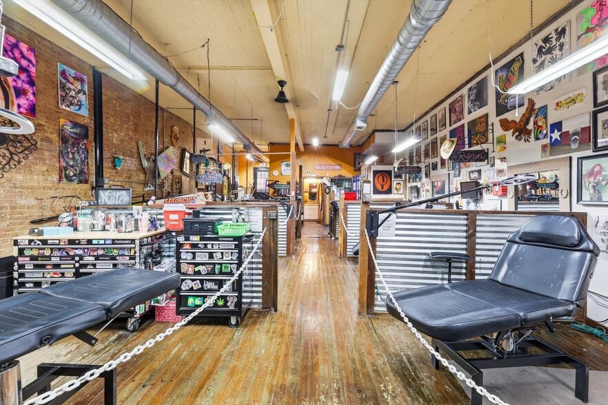 More Photos Of 1426 N Main St, Fort Worth Storefront Retail Office For Lease
