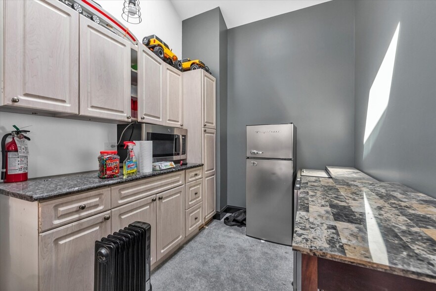 More Photos Of 314 Woodcleft Ave, Freeport Freestanding For Sale