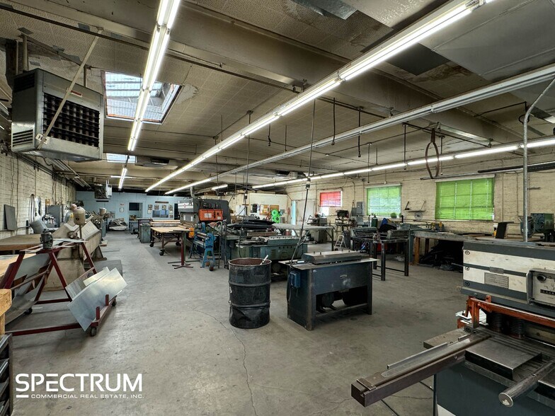 More Photos Of 7621 Hayvenhurst Ave, Van Nuys Light Manufacturing For Lease