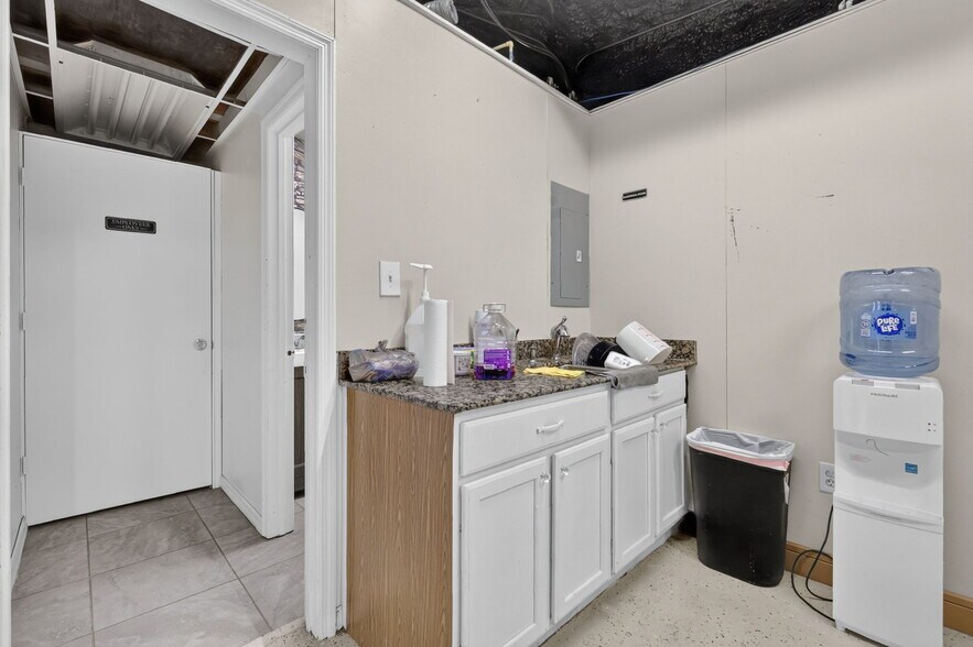 More Photos Of 3207-3229 13th St, Saint Cloud General Retail For Sale