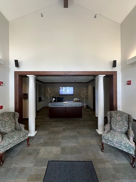 More Photos Of 500 COMMERCE Dr, Coraopolis Office For Sale