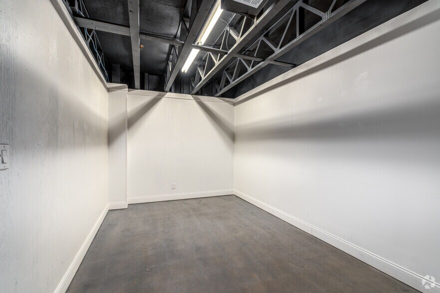 More Photos Of 625 Industrial Blvd, Austin Warehouse For Lease