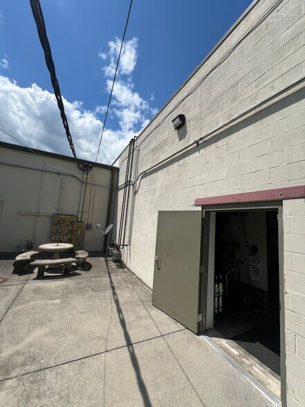 More Photos Of 721 Highway 321 N, Lenoir City General Retail For Sale