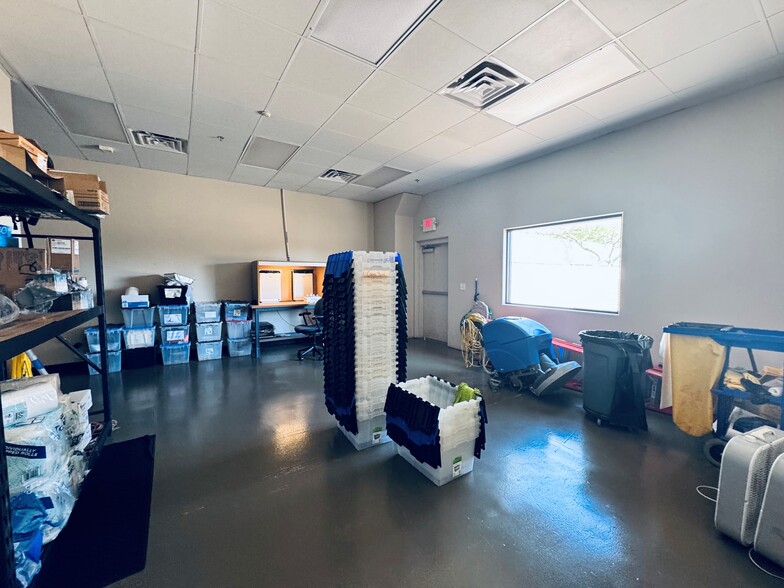 More Photos Of 701 N Golden Key St, Gilbert Manufacturing For Sale