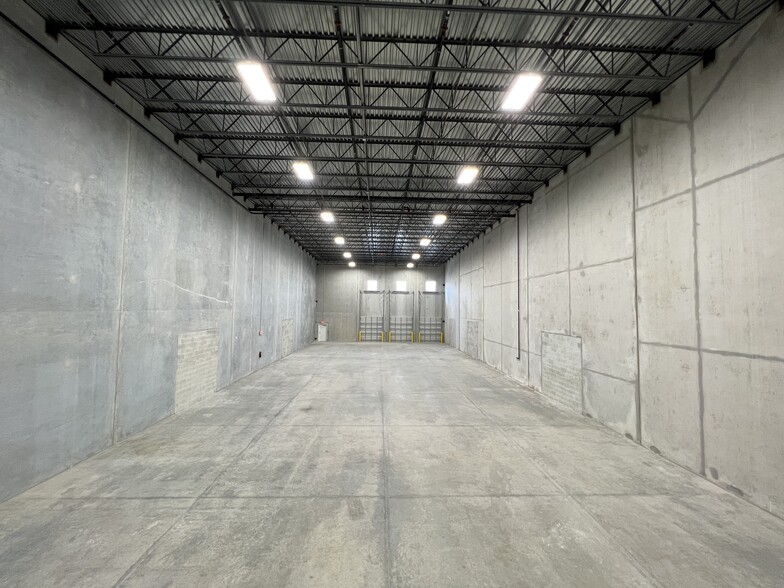 More Photos Of 8565 W 44th Ave, Hialeah Warehouse For Lease