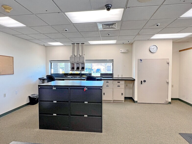 More Photos Of 2143 S State Route 157, Edwardsville Bank For Sale