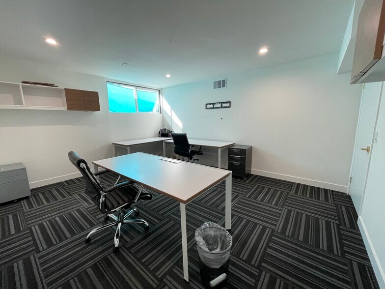 More Photos Of 292-296 N Palm Canyon Dr, Palm Springs Storefront Retail Residential For Lease