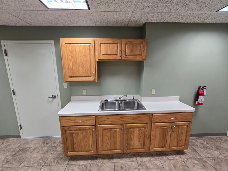 More Photos Of 151 Independence Dr, Union Flex For Sale