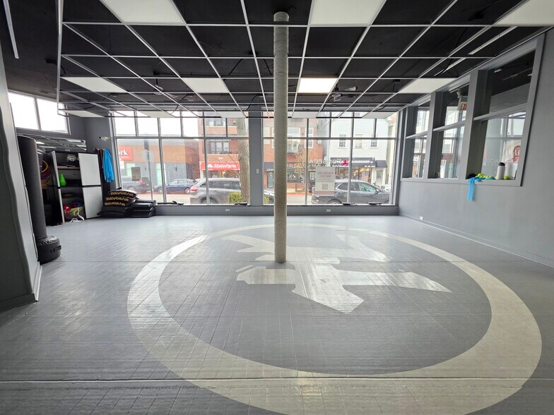 More Photos Of 2329 W Belmont Ave, Chicago Storefront Retail Residential For Lease