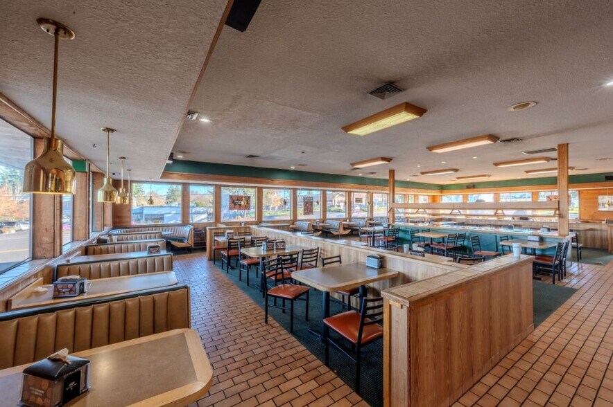 More Photos Of 4141 NE 122nd Ave, Portland Restaurant For Sale