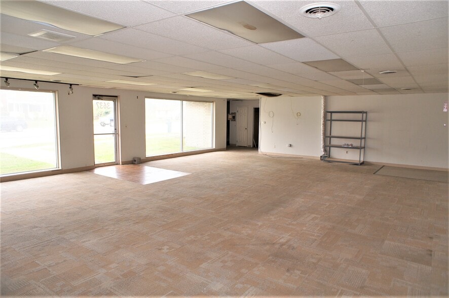 More Photos Of 3637 Walden Ave, Lancaster Storefront Retail Residential For Sale