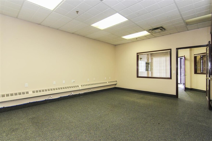 More Photos Of 1015 Centre St NW, Calgary Storefront Retail Residential For Sale