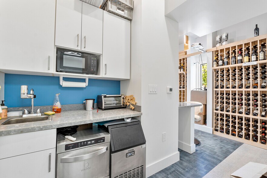 More Photos Of 75 SE 4th Ave, Delray Beach Storefront Retail Office For Lease