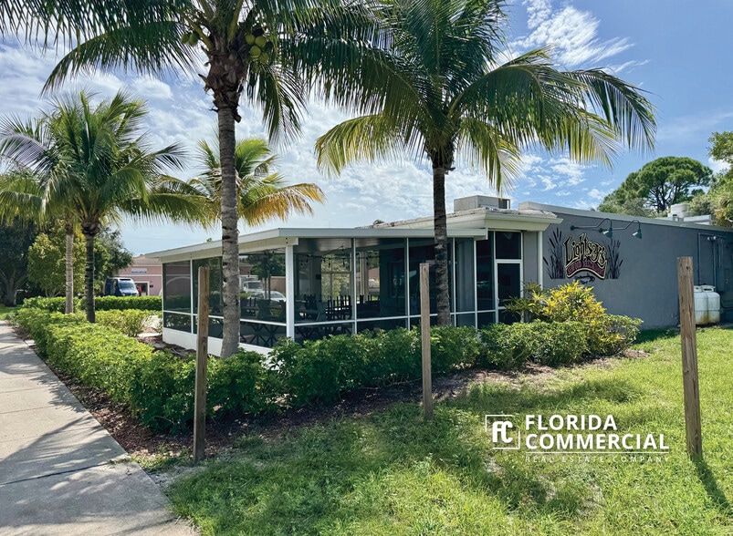 More Photos Of 796 NE Dixie Hwy, Jensen Beach Restaurant For Sale