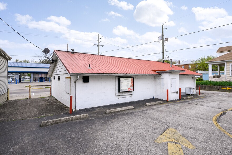 More Photos Of 514 Vincennes St, New Albany Freestanding For Sale