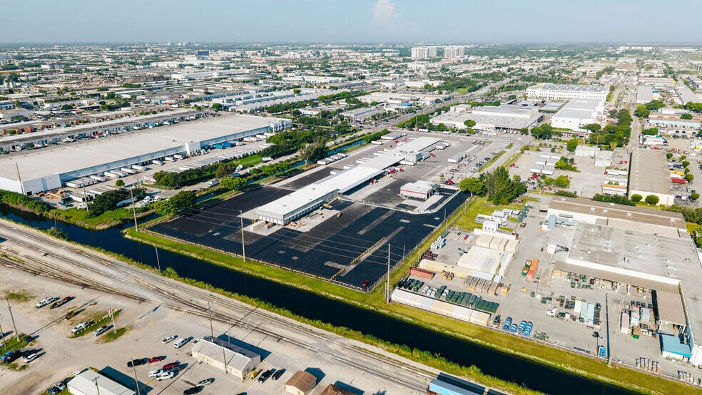More Photos Of 7000 NW 60th St, Miami Warehouse For Lease