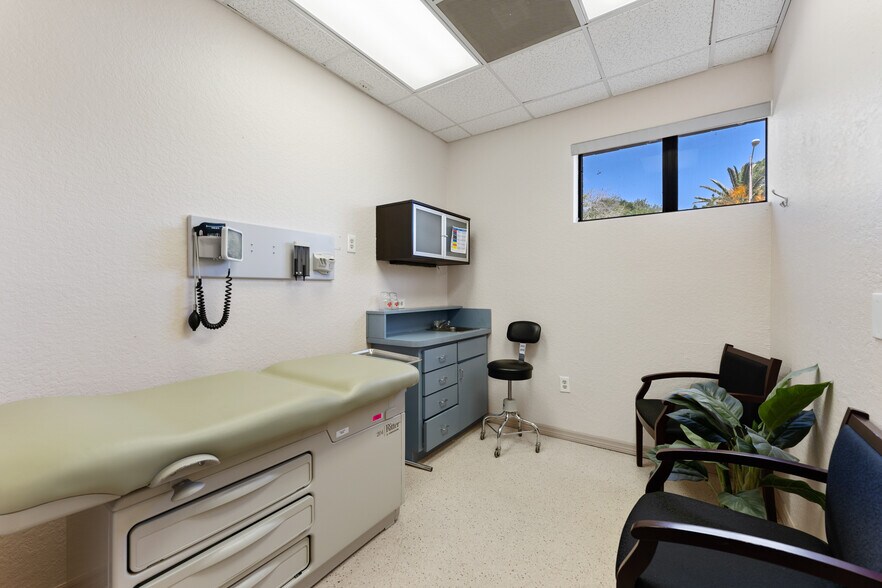 More Photos Of 3820 Tampa Rd, Palm Harbor Medical For Lease