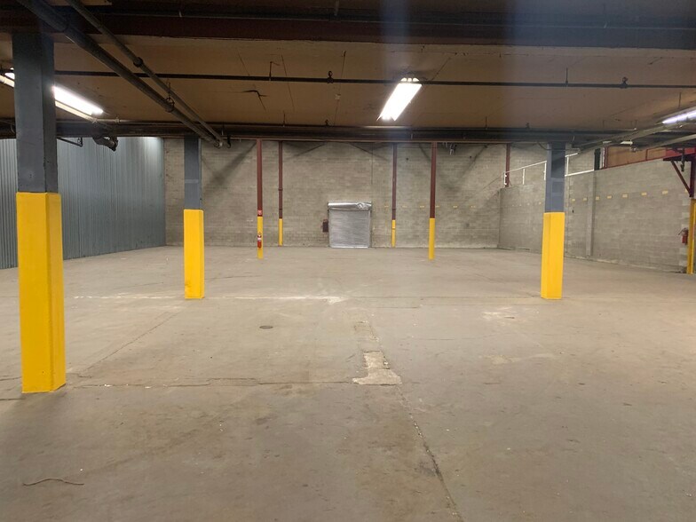More Photos Of 1020-1060 Saw Mill Run Blvd W, Pittsburgh Warehouse For Lease