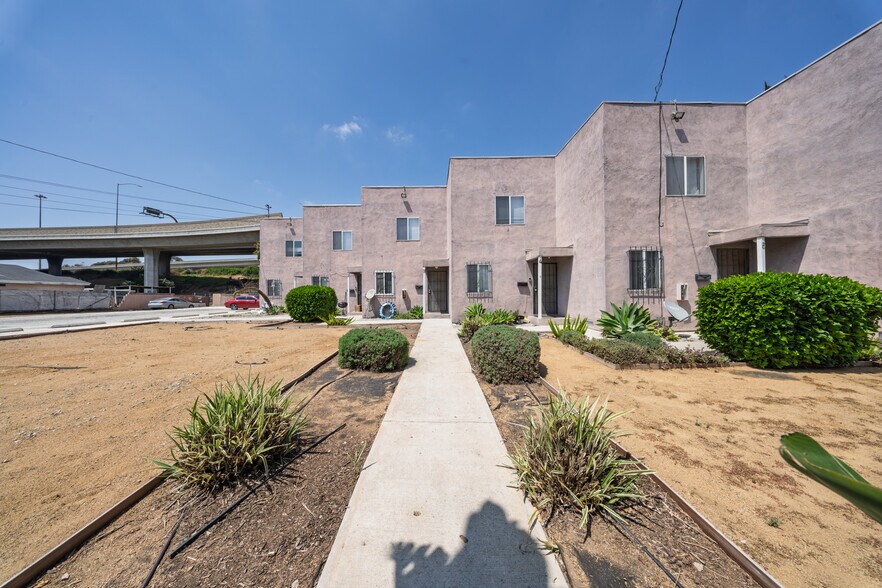 More Photos Of 517 W 117th St, Los Angeles Apartments For Sale