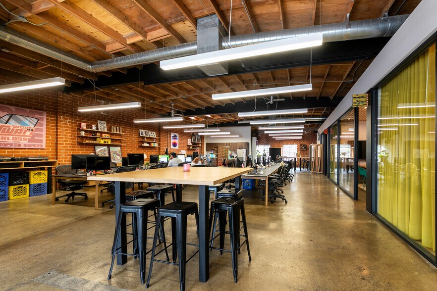 More Photos Of 8924 Lindblade St, Culver City Loft Creative Space For Lease