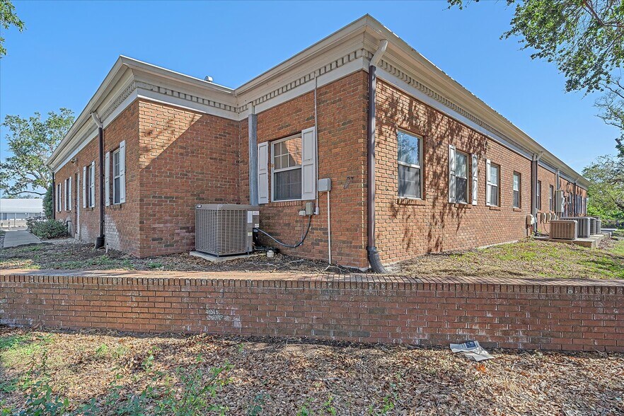 More Photos Of 1100 S Tamiami Trl, Venice Office For Sale